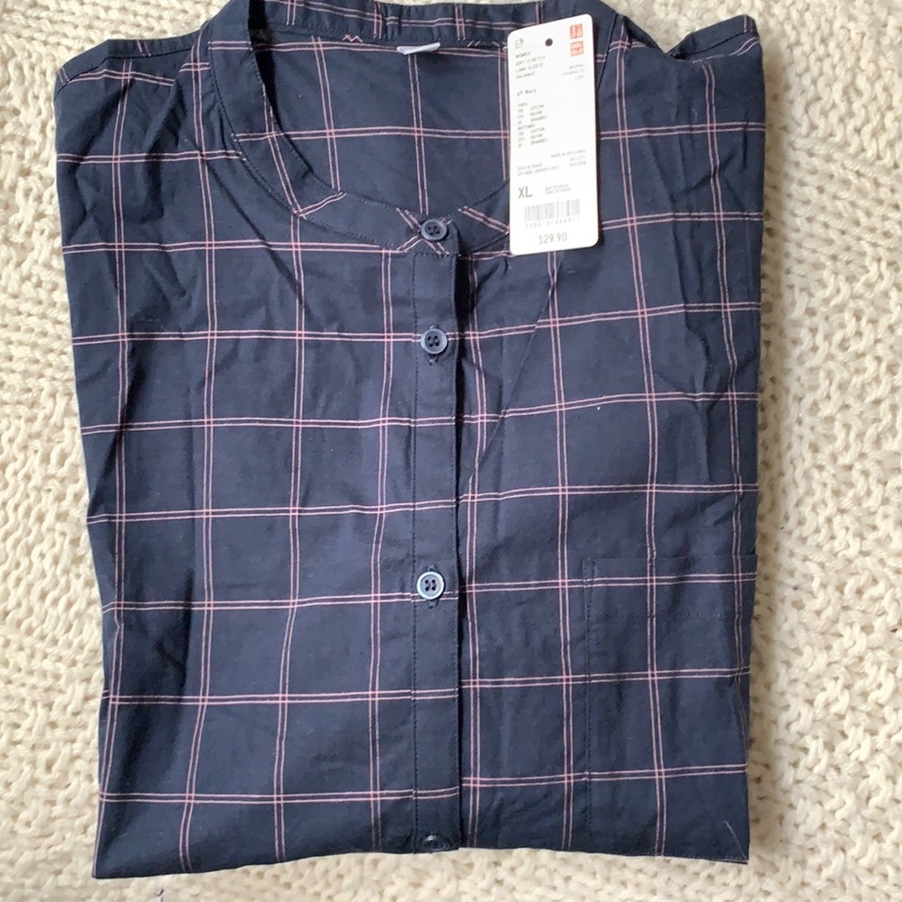 Super soft stretch long sleeve Uniqlo pajama top